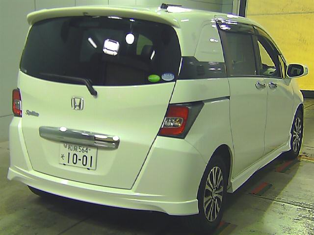 Honda Freed Spike - JapanAutoGidru