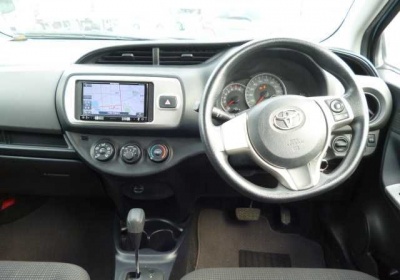 Toyota Vitz 1.3 2015 в Fujiyama-trading
